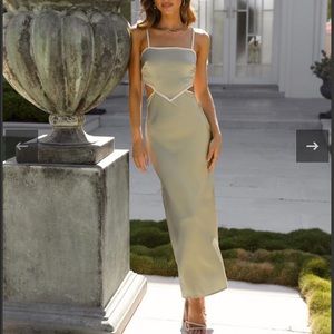 Need A Heart to Heart Midi Dress Green Hello Molly